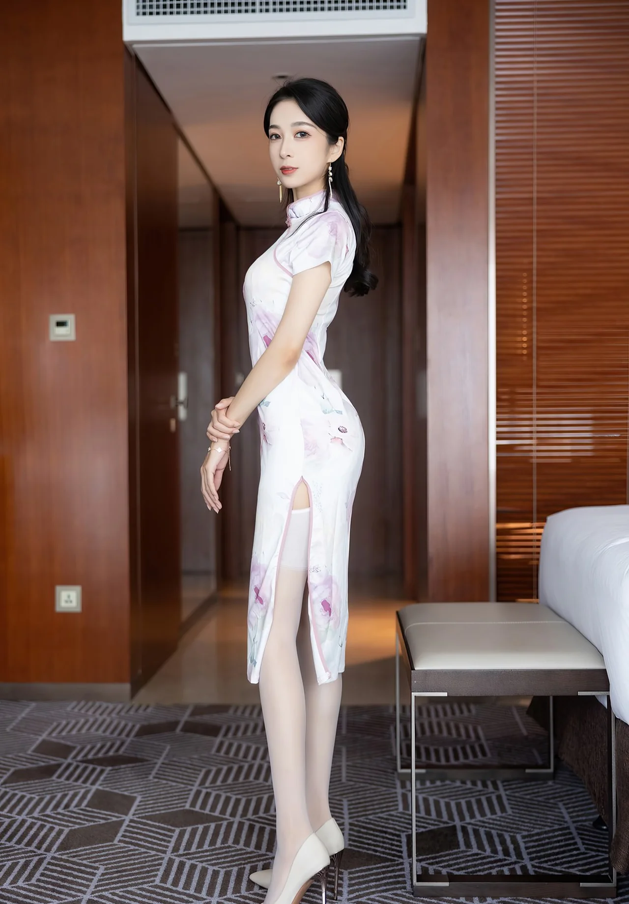 图片[1]-林乐一32套写真图集18GB打包下载-云图社区