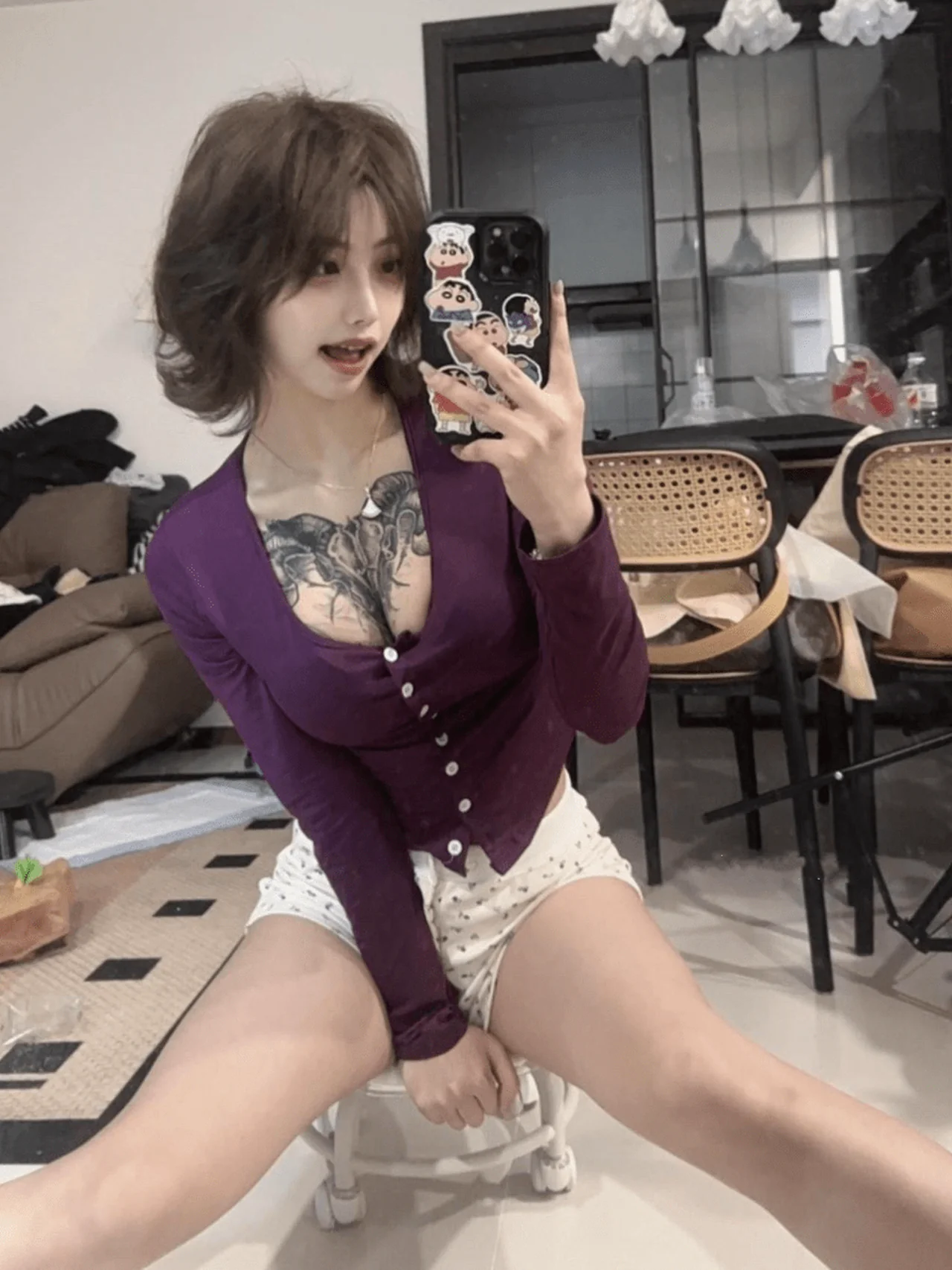 网红吞吞抖音作品全收录：87张美图与24个视频精选-幻彩魔方