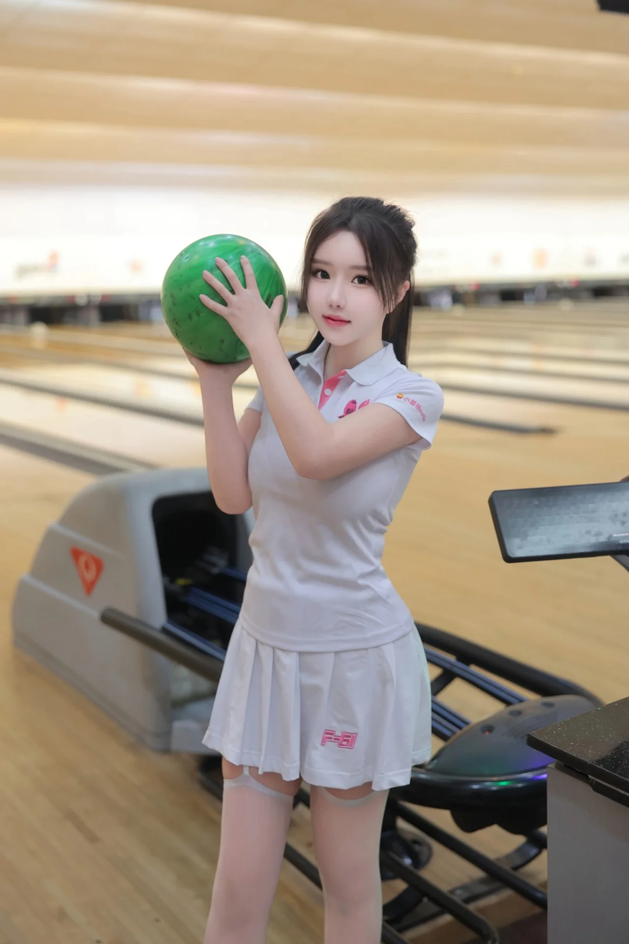 小薯条nienie(秀人网) – 秀人内部私购无水印照片套图合集10套 7GB-星星写真网