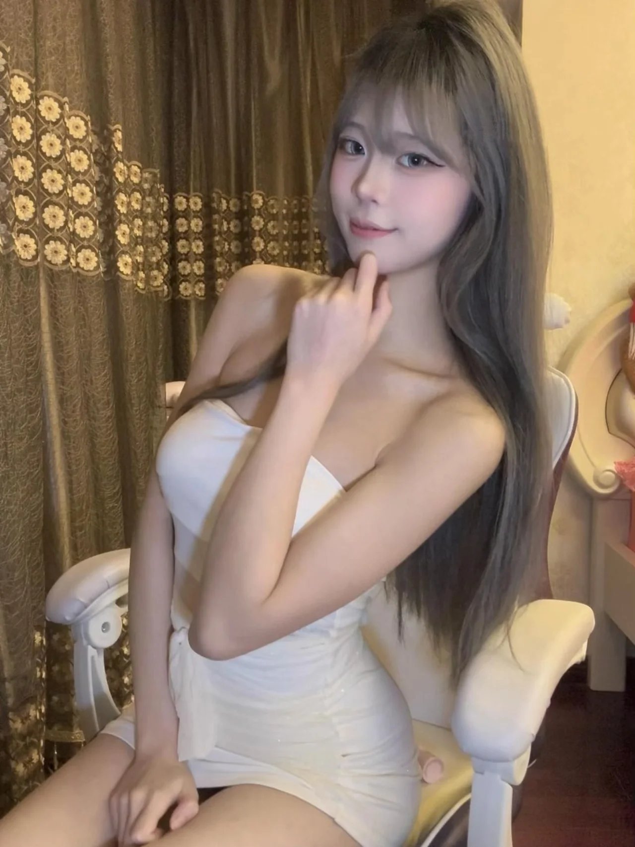 图片[1]-【岛遇风格】抖音博主琪琪欧尼写真合集-云图社区