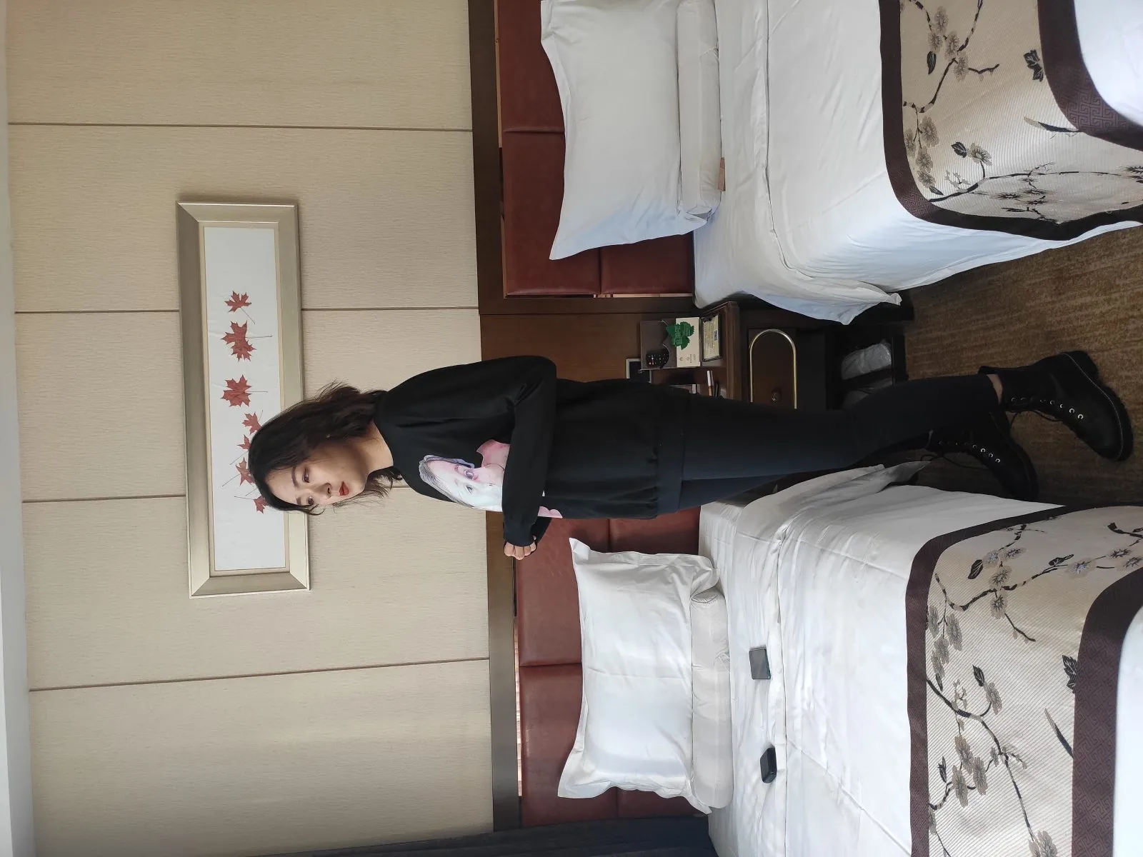 国模周周2019年11月私拍原版高清写真-幻彩魔方