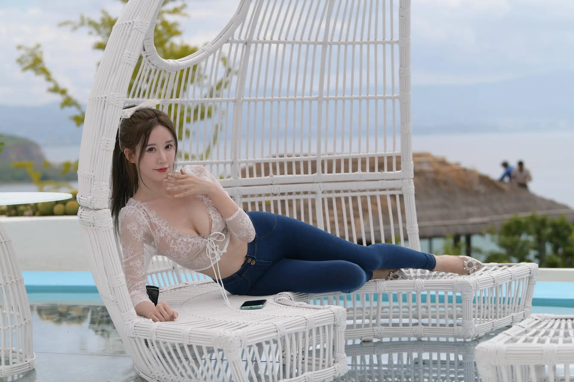 图片[2]-大理洱海边蜜桃裤穿搭街拍：视觉冲击写真日记-灵眸阁楼