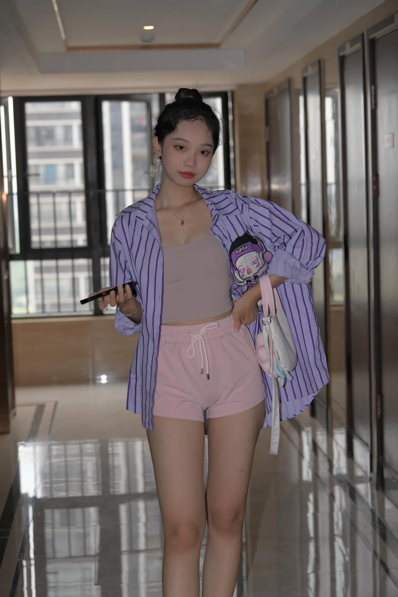 图片[2]-都市街拍粉紫色调时尚写真 | 魔镜一始摄影1132P1V 36GB-幻彩魔方